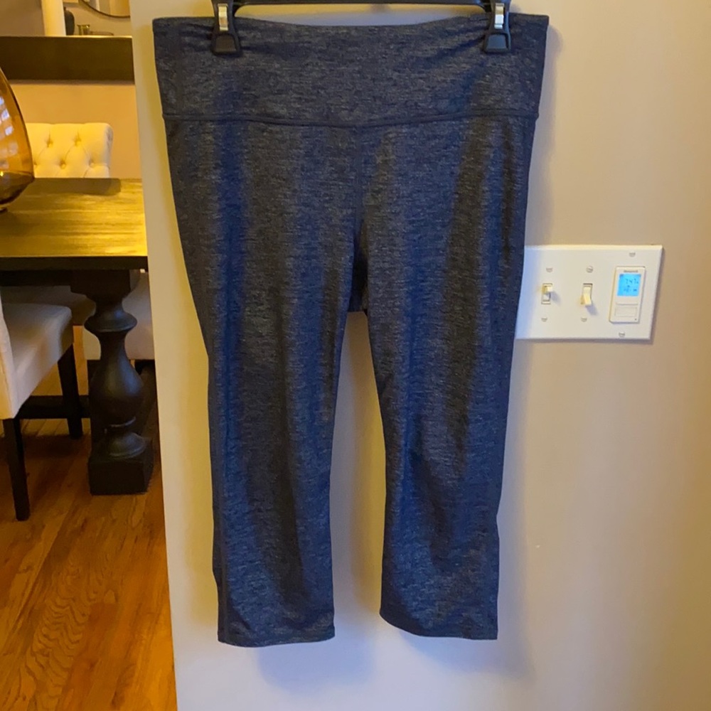 Athleta cropped legging size L